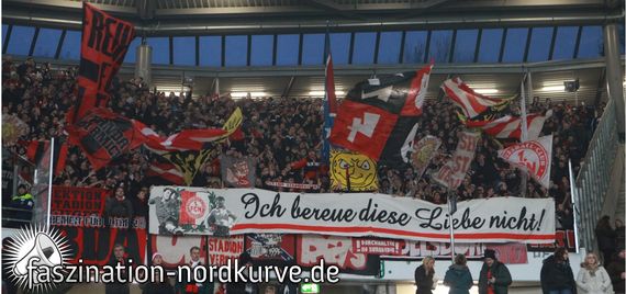 „Ich bereue diese Liebe nicht“ Spruchband beim Auswärtsspiel in Hannover<br />    <button type=