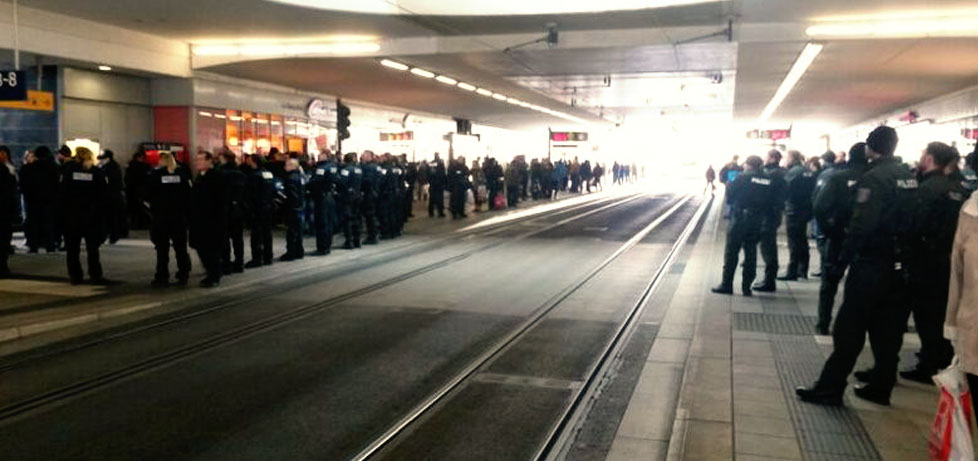 Polizeibegleitung der Dynamo-Fans zum Testspiel in Erfurt<br />    <button type=