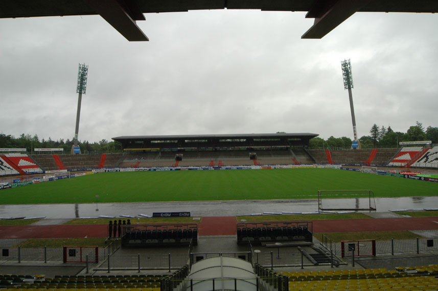 Das Wildparkstadion gilt schon seit Jahren als veraltet und unrentabel.<br />    <button type=
