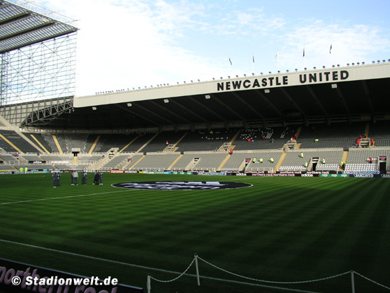 Nach 14 Jahren wurde Lilian Held ihre Dauerkarte für den St. James Park entzogen.<br />Bild: Stadionwelt“><figcaption>Nach 14 Jahren wurde Lilian Held ihre Dauerkarte für den St. James Park entzogen.<br />Bild: Stadionwelt</figcaption></figure>
            </div>

                    </article>

                <section class=