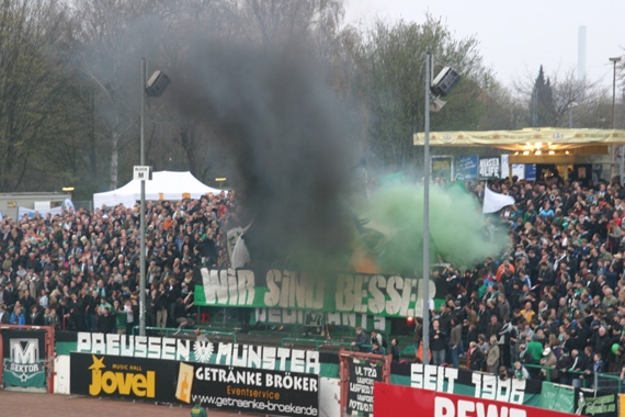 Mit dem Verbot will die Polizei Pyroaktionen verhindern.<br />    <button type=