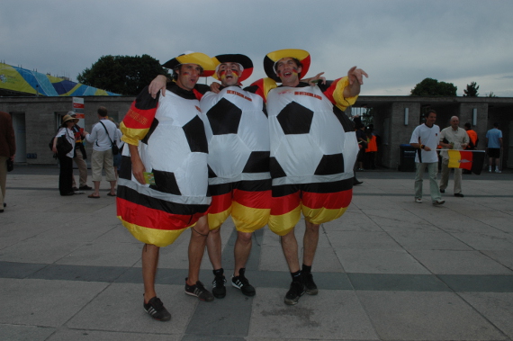 1,4 Millionen Arbeitnehmer wollen während der WM die Arbeit schwänzen. Bild: Stadionwelt