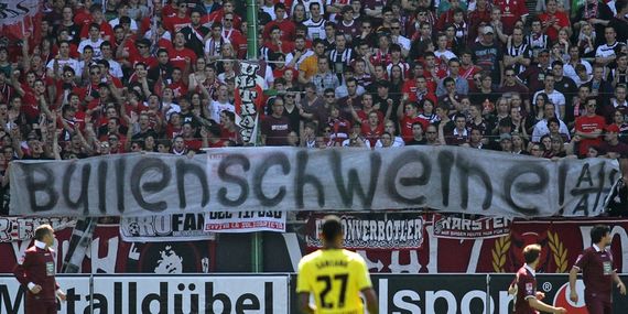Spruchband der Lautern-Fans.<br />    <button type=