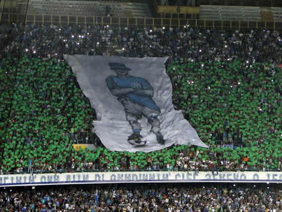 Napoli-Fans beim Spiel gegen Dortmund.<br />Bild: Ansgar Spiertz – groundhopping.de „><figcaption>Napoli-Fans beim Spiel gegen Dortmund.<br />Bild: Ansgar Spiertz – groundhopping.de </figcaption></figure>
            </div>

                    </article>

                <section class=