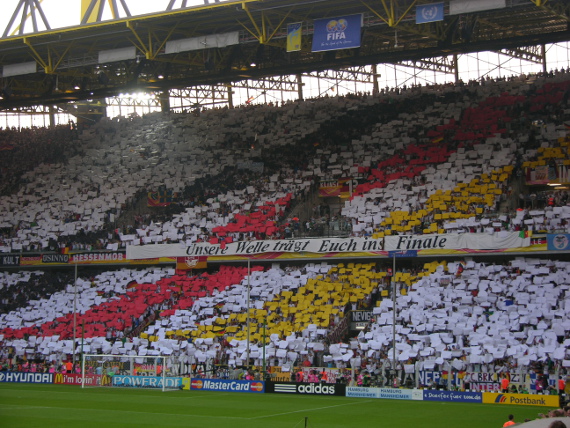 Choreografie der deutschen Fans im Halbfinale bei der WM 2006<br />    <button type=