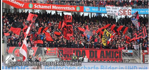 Unter den Fans sollen Mitglieder der Gruppe Banda di Amici gewesen sein.<br />    <button type=