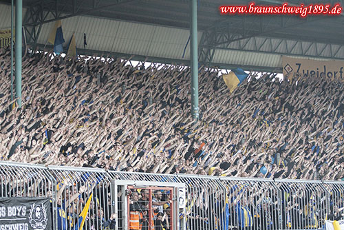 Der Verein freut sich über möglichst viele Fans, die die Eintracht in Leipzig unterstützen <br />    <button type=