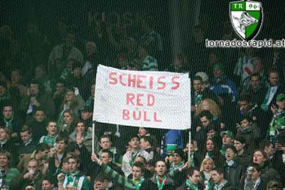 Rapid-Fans beim Auswärtsspiel in Salzburg.<br />Bild: www.tornadosrapid.at“><figcaption>Rapid-Fans beim Auswärtsspiel in Salzburg.<br />Bild: www.tornadosrapid.at</figcaption></figure>
            </div>

                    </article>

                <section class=