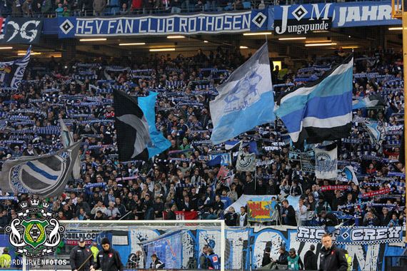 Für HSV-Fans sind Zaunfahnen nur auf der Nordtribüne erlaubt.<br />    <button type=