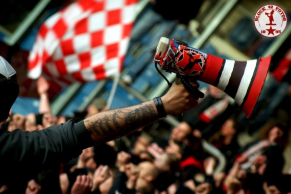 Nicht erlaubte Fanutensilien sorgen bei Auswärtsspielen in vielen Fanszenen für Frust.<br />Bild: www.Block42Fotos.de“><figcaption>Nicht erlaubte Fanutensilien sorgen bei Auswärtsspielen in vielen Fanszenen für Frust.<br />Bild: www.Block42Fotos.de</figcaption></figure>
            </div>

                    </article>

                <section class=