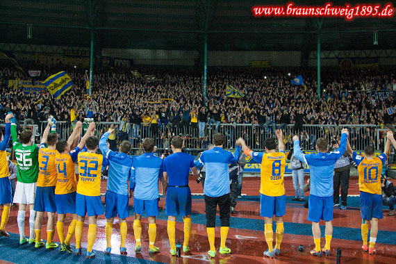 Die Fans, die nach Leipzig fahren, sollen die Mannschaft umso lauter unterstützen.<br />    <button type=