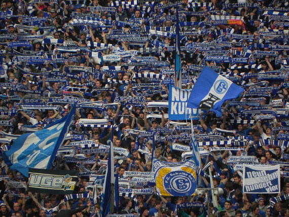 Zur neuen Saison auf Schalke auch im Gästeblock erlaubt.<br />    <button type=