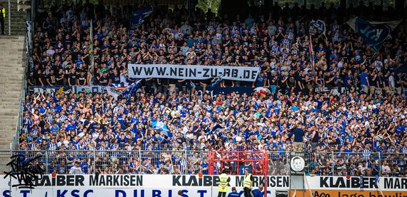 Auch die KSC-Fans beteiligen sich an der Kampagne. Alle Bilder der Kampagne gibt es oben in der Galerie. Bild: http://www.typxtatse.de