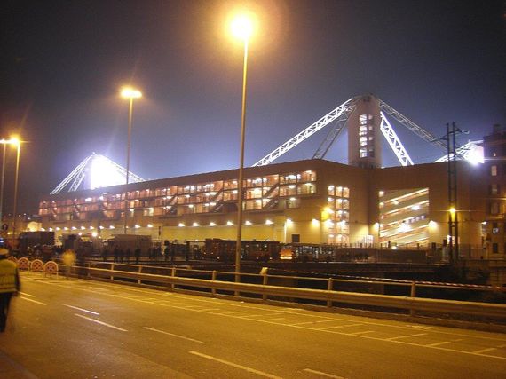 Die Auseinandersetzungen sollen sich am Stadio Comunale Luigi Ferraris ereignet haben, als die Frankfurter-Fans dort von der Stadt ankamen.<br />Bild: stephanhoogerwaard „><figcaption>Die Auseinandersetzungen sollen sich am Stadio Comunale Luigi Ferraris ereignet haben, als die Frankfurter-Fans dort von der Stadt ankamen.<br />Bild: stephanhoogerwaard </figcaption></figure>
            </div>

                    </article>

                <section class=
