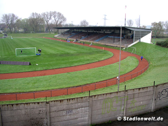An eine Häuserwand neben dem Stadion sollen die Parolen geschmiert worden sein. <br />    <button type=