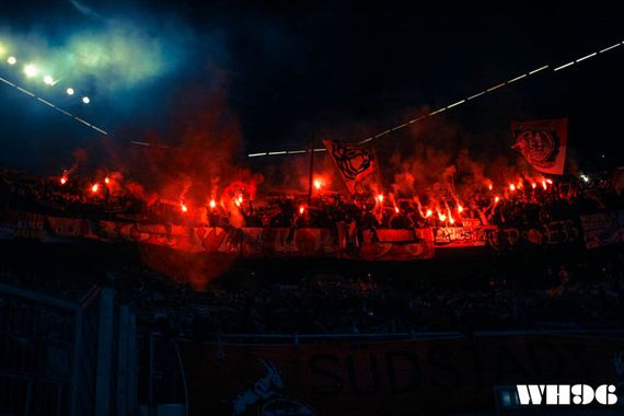 Der 1. FC Köln versucht die DFB-Strafen, u.a. für Pyrotechnikvergehen wie hier in Düsseldorf, an die Verursacher weiterzugeben. <br />    <button type=
