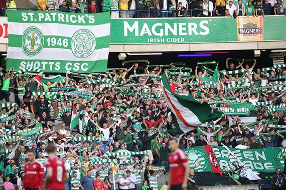 Stehende Celtic-Fans beim Champions League Quali Spiel gegen Legia Warschau.<br />Bild: legionisci.com“><figcaption>Stehende Celtic-Fans beim Champions League Quali Spiel gegen Legia Warschau.<br />Bild: legionisci.com</figcaption></figure>
            </div>

                    </article>

                <section class=