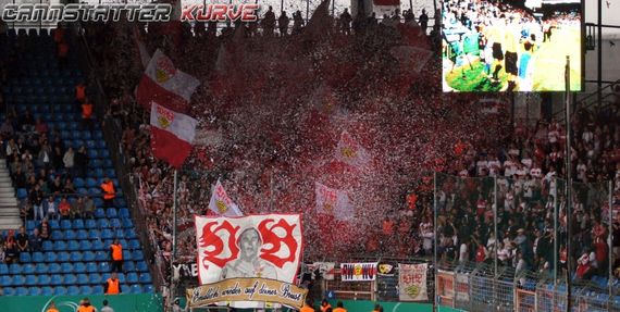 Die VfB-Fans beim Spiel in Bochum.<br />    <button type=