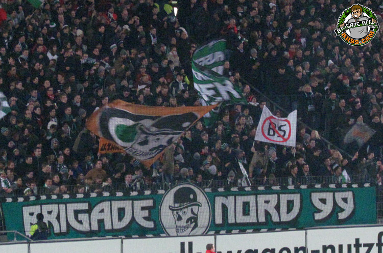 Die Zaunfahne der Brigade Nord wird auf dem Kopf hängen.<br />    <button type=