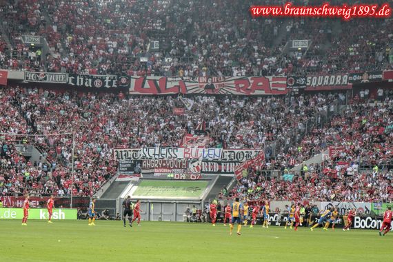 Proteste gegen RB Leipzig beim Heimspiel der Fortuna gegen Braunschweig<br />    <button type=