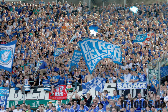 Die Schalke Fans beim letzten Auswärtsspiel in Hannover.<br />    <button type=
