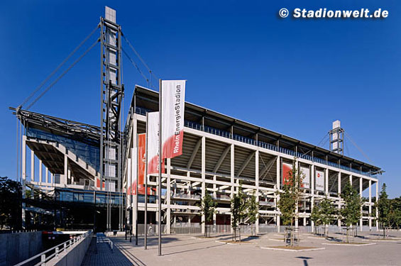 An dieser Ecke (Süd/West) wird die neue Ticketbörse ab morgen eingerichtet.<br />    <button type=
