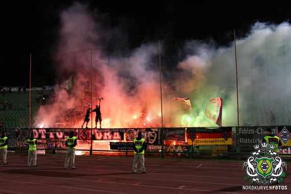Die Fans von Borussia Mönchengladbach gestern in Sarajevo.<br />    <button type=