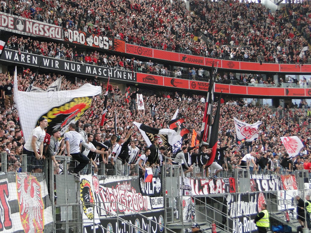 Waldstadion Zaunfahne in der Nordwestkurve.<br />    <button type=