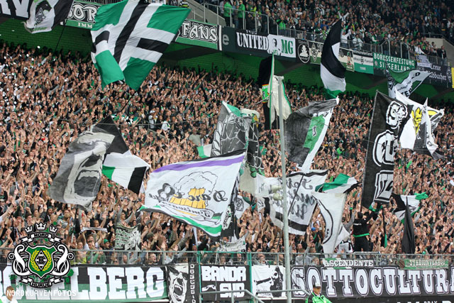 Die Mönchengladbach-Fanszene beim Spiel gegen Stuttgart.<br />    <button type=