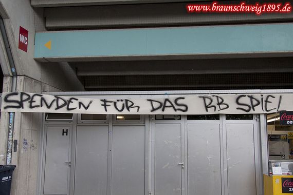 Die Spendensammlung für die Finanzierung des Public Viewings im Biergarten läuft schon.<br />    <button type=