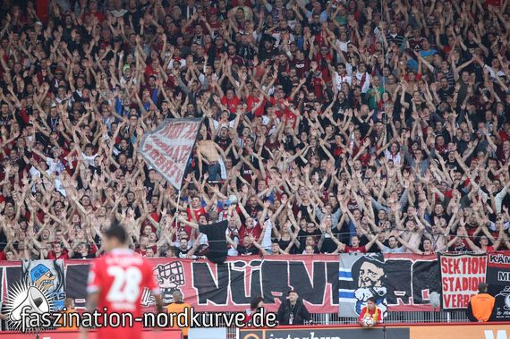 Die Club-Fans in Berlin.<br />    <button type=