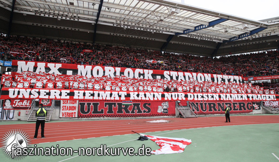 Max Morlock Choreo beim Spiel gegen Gladbach.<br />    <button type=