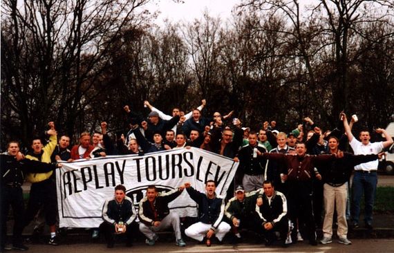 Viele Jahre waren die LEVs für ihre Replay-Jacken bekannt.<br />    <button type=