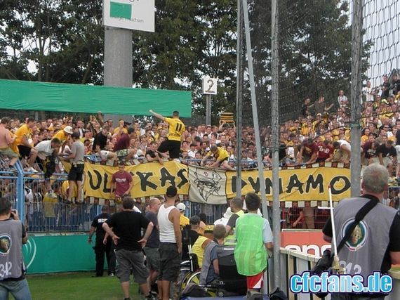 Die Fans von Dynamo beim letzten Pokalderby gegen den Chemnitzer FC.<br />    <button type=