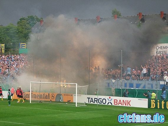 Die CFC-Fans beim Pokalderby gegen Dynamo in der Saison 2012/2013<br />    <button type=