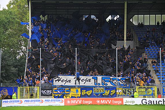 Die Choreo der Saarbrücken-Fans in Mannheim.<br />    <button type=