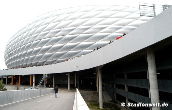 Vom Parkhaus zur Arena sind die Wege kurz.<br />    <button type=