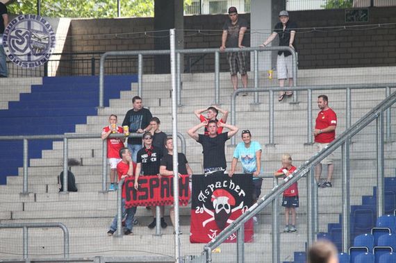 Großaspach-Fans beim Auswärtsspiel in Duisburg<br />    <button type=