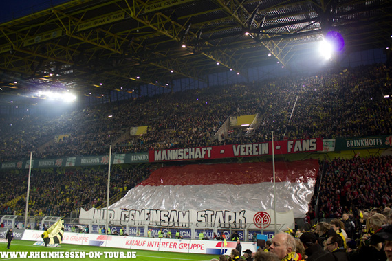 Mainzer Fans vor besagtem Vorfall in Dortmund.<br />    <button type=