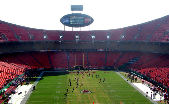 Im Arrowhead Stadium wurde der Weltrekord aufgestellt.<br />Bild: Tim Eisenmann“><figcaption>Im Arrowhead Stadium wurde der Weltrekord aufgestellt.<br />Bild: Tim Eisenmann</figcaption></figure>
            </div>

                    </article>

                <section class=
