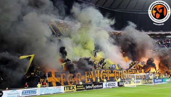 AIK-Fans beim Derby gegen Djurgardens IF.<br />    <button type=