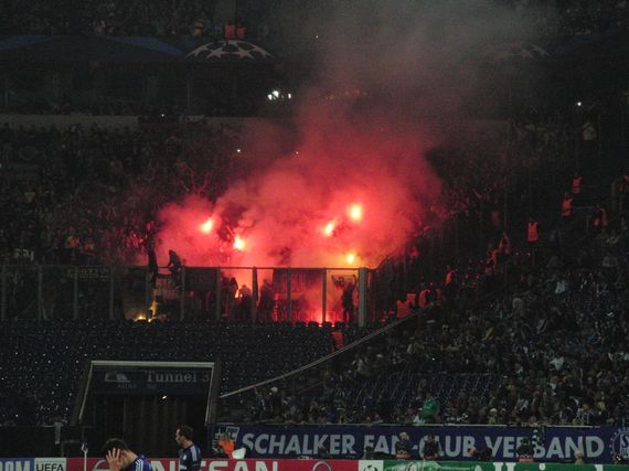 NK Maribor Fans beim Champions League Spiel auf Schalke. Bild: Lothar Engel 