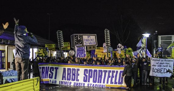 Demo für den Erhalt des Stadionstandorts im Dezember 2013.<br />    <button type=