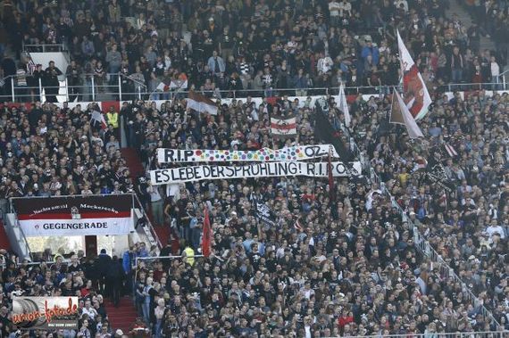 Spruchband der St. Pauli Fans für OZ beim Spiel gegen Union Berlin.<br />    <button type=