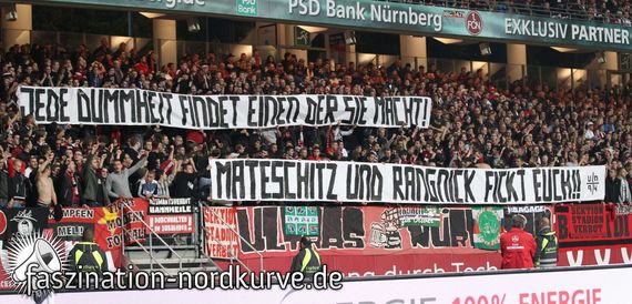 Spruchband der Ultras Nürnberg beim Spiel gegen RB Leipzig. Alle Spruchbänder und Aktionen des Spiels gibt es oben in der Galerie.<br />    <button type=