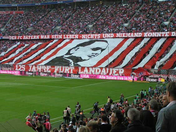 Kurz Landauer Choreografie der Schickeria im Jahr 2009.<br />    <button type=