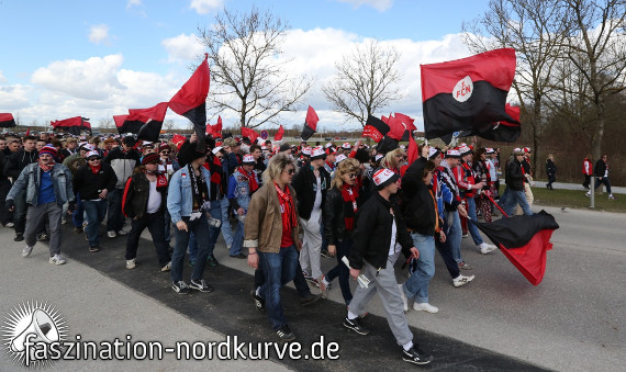 Club-Fans wurden vor dem Stadion nach Angaben der Polizei von Bayern-Fans angegriffen. <br />    <button type=