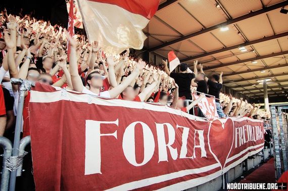Nicht nur die Ultras von Corrillo freuen sich über das eindeutige Voting der Mitgliederversammlung.<br />    <button type=