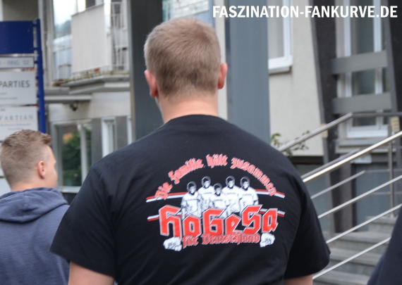 Diese T-Shirts sind ab heute in der VELTINS-Arena verboten.<br />    <button type=