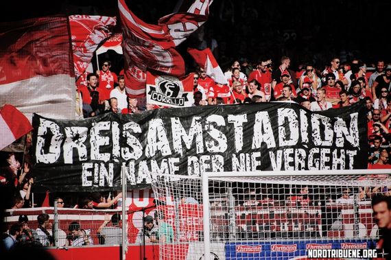 Die Fans nennen das Schwarzwaldstadion weiterhin Dreisamstadion.<br />    <button type=